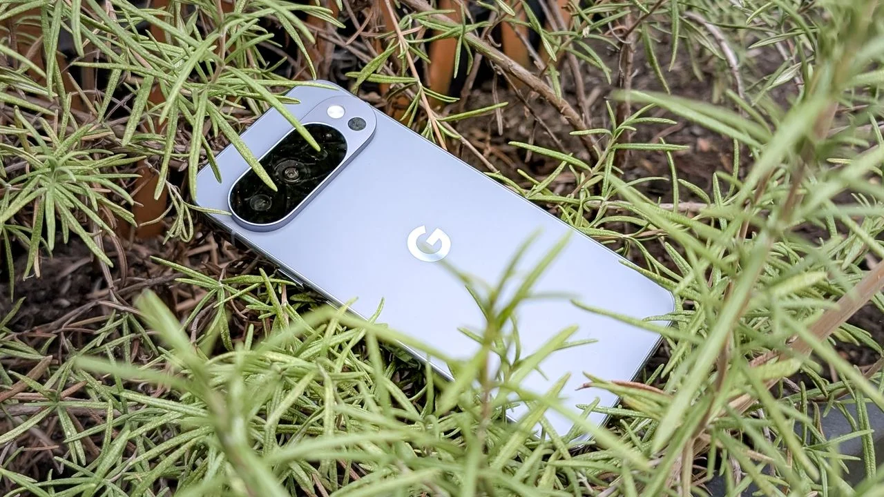 Google's bringing a bunch more upgrades to Android and Pixel devices — including the ability to tell airlines where your luggage is