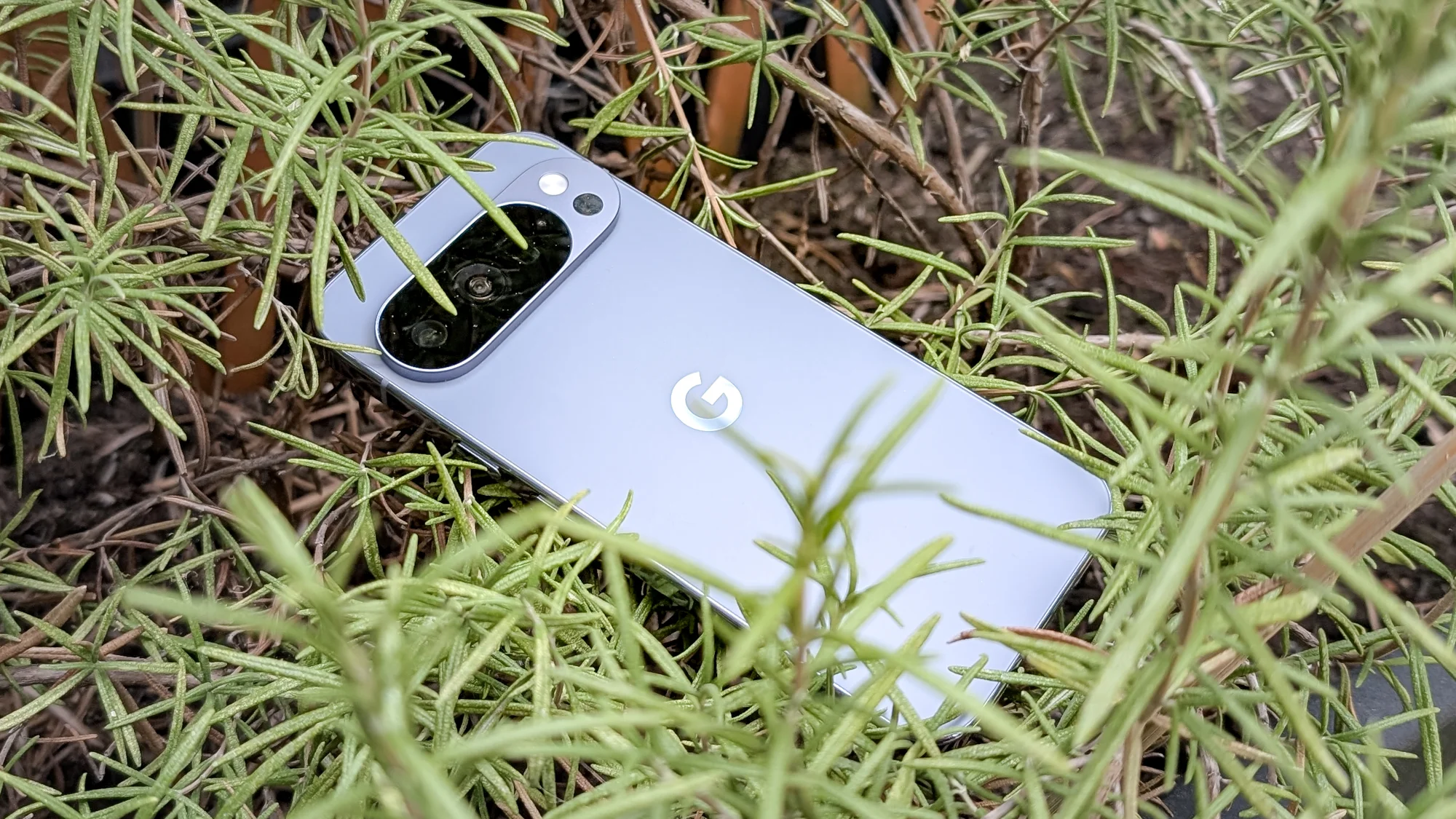 Google Pixel 10 pro moonstone review images 