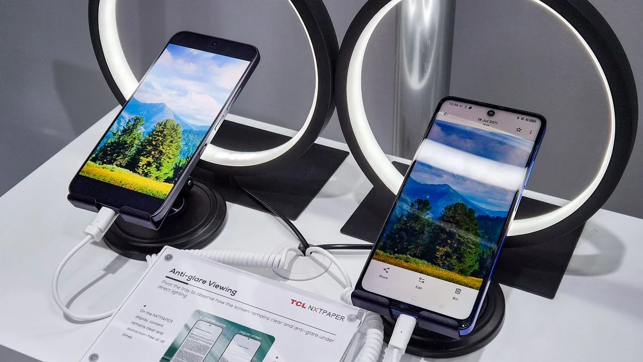 TCL’s Nextpaper AMOLED screen is so good I want it on every new phone
