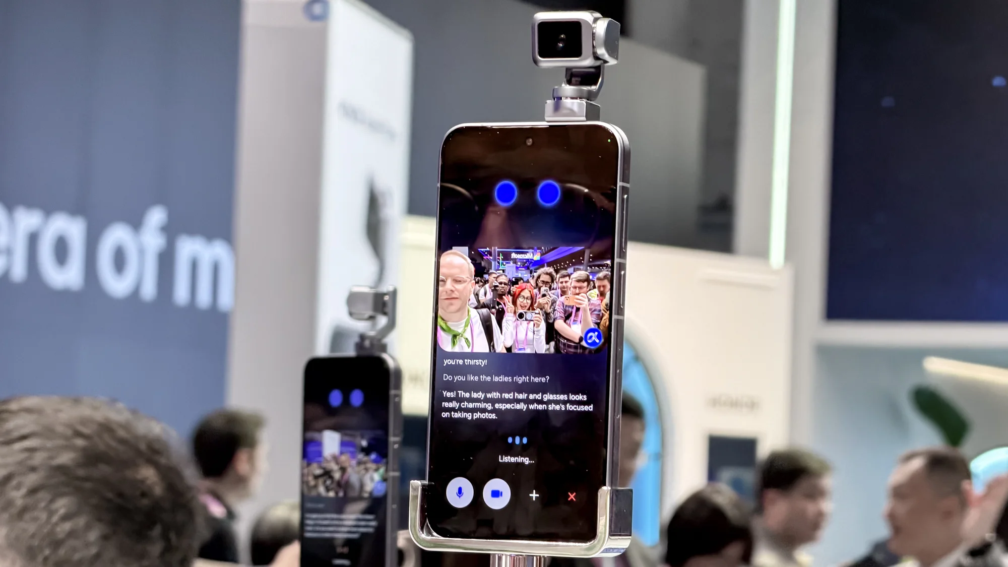 Honor Robot Phone judging someone's outfit