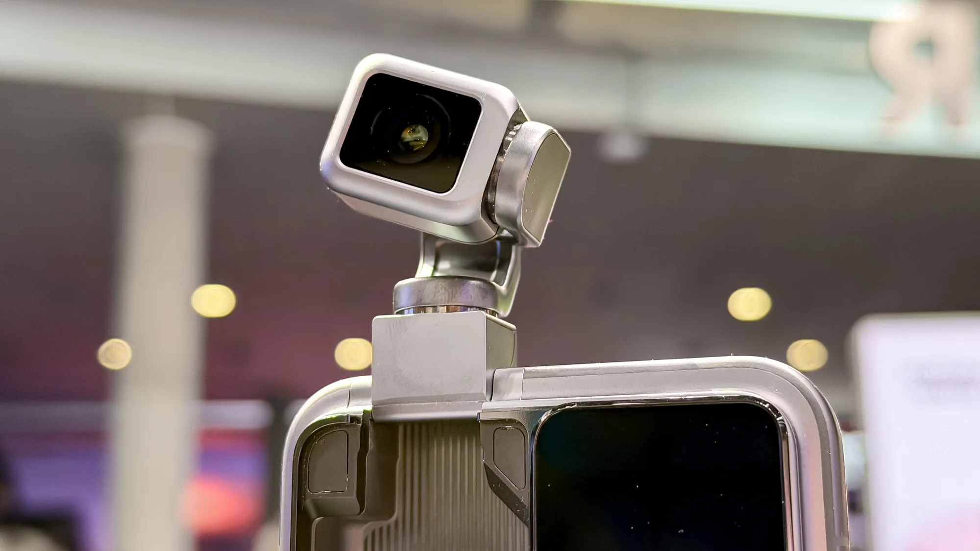 Honor Robot Phone camera on top of gimbal